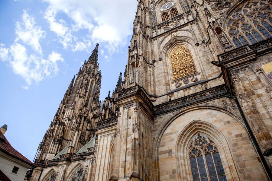 Prague: Full-Day Sightseeing Tour with Cruise and Lunch - Josefov, Paris Street, and the Jewish landmarks