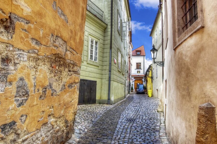 Prague: Full-Day Tour with Lunch and River Boat Cruise - A Czech lunch that saves planning time