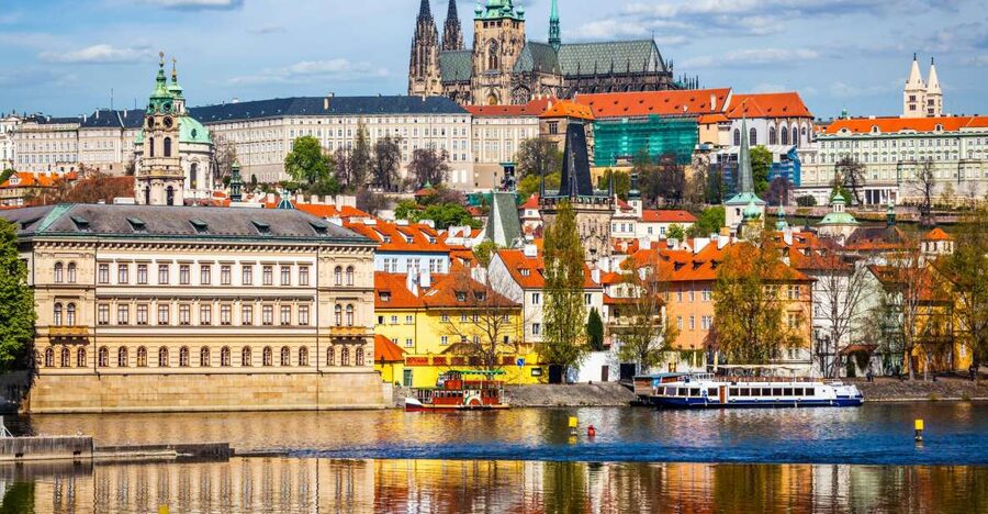 Prague: Full-Day Tour with Lunch and River Boat Cruise - Guides are the heart of the experience