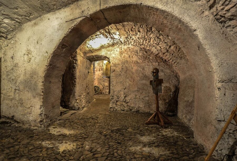 Prague: Ghosts, Legends, Medieval Underground & Dungeon Tour - What the 75-minute schedule feels like