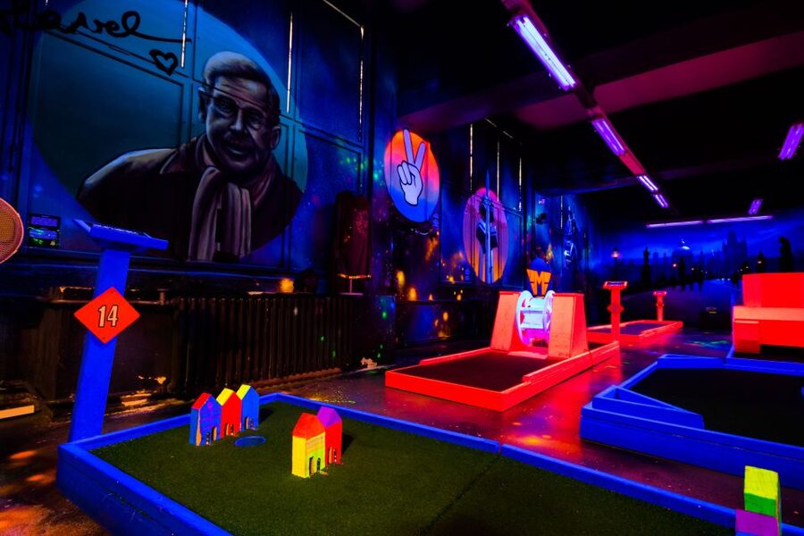Prague: Glow Golf Mini Golf Game by UV Light - The best time to go