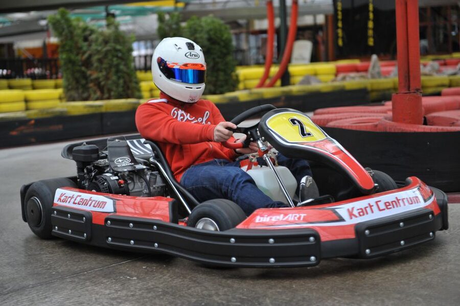 Prague: Go-Kart Racing Experience - Choosing between one hour and two 10-minute races