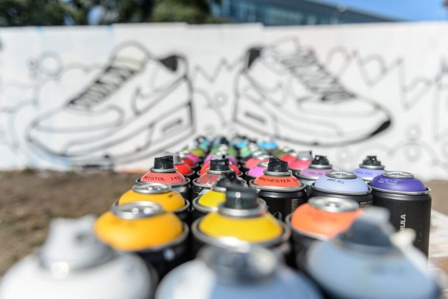 Prague Graffiti Workshop For Groups & Team-Building Groups - Learning to control professional spray cans