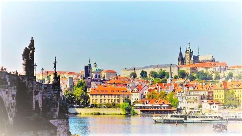 Prague Grand 2,5 hour + 2 hour exterior walking tour - Old Town Square sets the stage