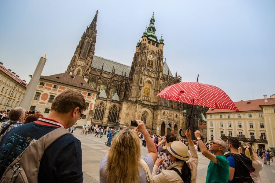 Prague: Guided Bus & Walking Tour with River Cruise & Lunch - The guide can make or break the day