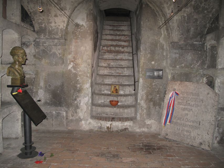 Prague: Guided Operation Anthropoid Tour with Lidice - Languages, guides, and the tone of the visit