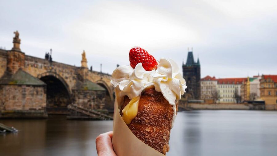 Prague: Guided Street Food Walking Tour - Key points at a glance