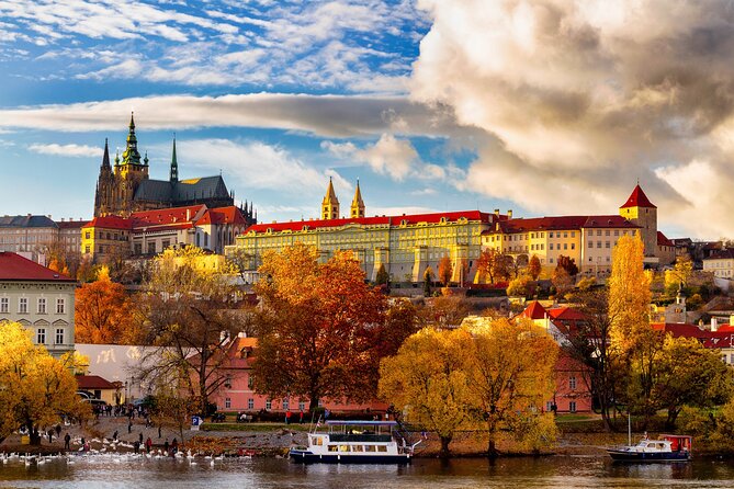 Prague Guided Walking Tour and Cruise with Authentic Czech Lunch - Czech Lunch Near Old Town Square