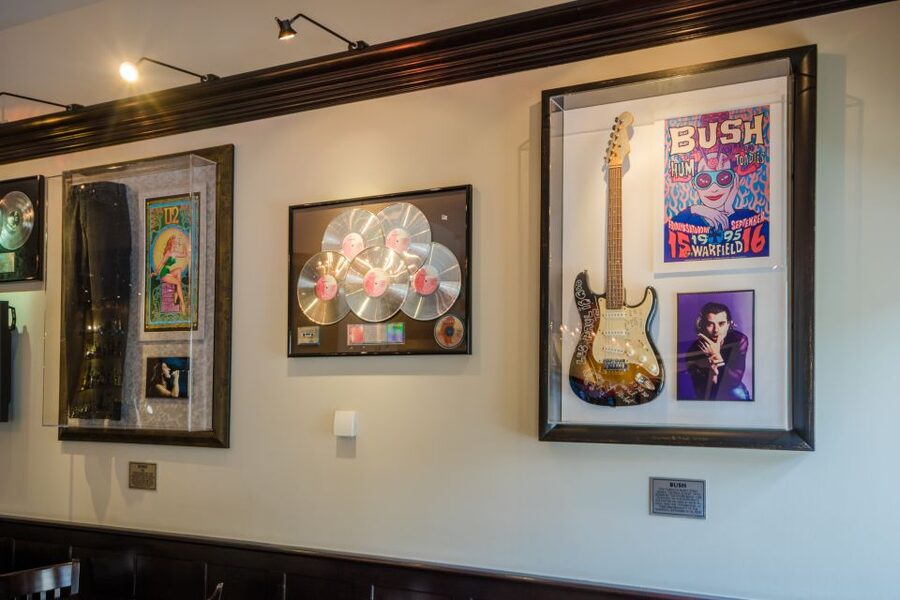 Prague: Hard Rock Cafe with Set Menu for Lunch or Dinner - The V.J. Rott building, right beside Old Town Square