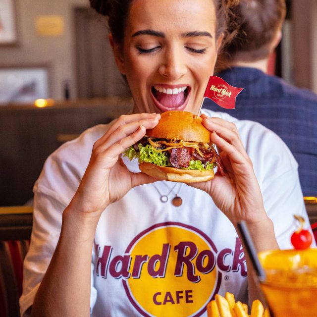 Prague: Hard Rock Cafe with Set Menu for Lunch or Dinner - Choosing between the Acoustic and Diamond menus