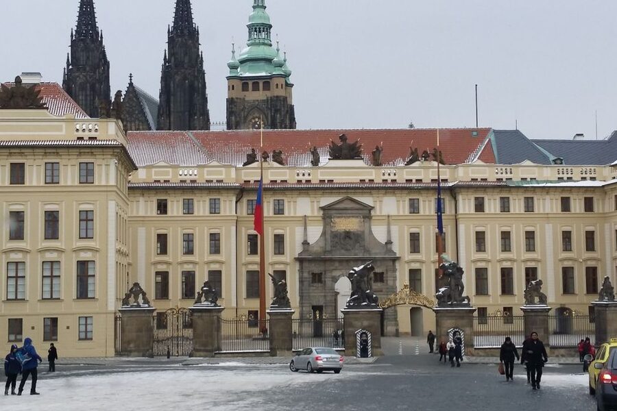 Prague: Historic City Center Bus Tour with Top Sights - The Castle District stop, 30 to 40 useful minutes