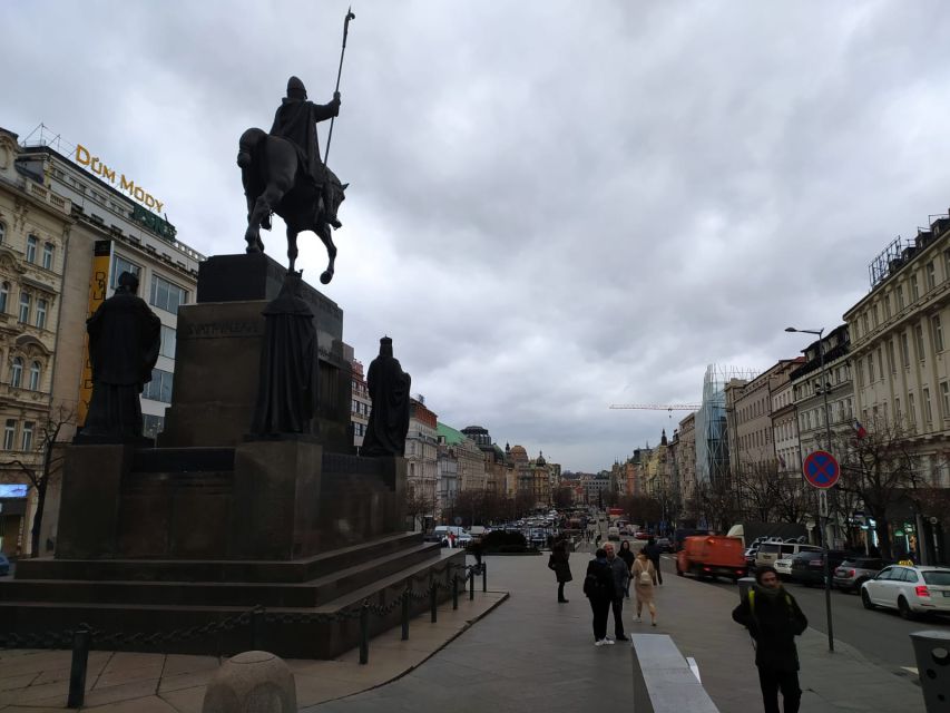Prague: Historical Walking Tour with Focus on World War 2 - What the photographs add