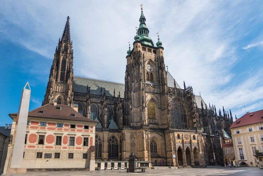 Prague Hradcany Castle, St Vitus Cathedral Tour with Tickets - Why Prague Castle works best with a guide
