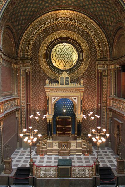 Prague: Jewish Quarter Premium Tour - Klausen Synagogue and Jewish life beyond tragedy