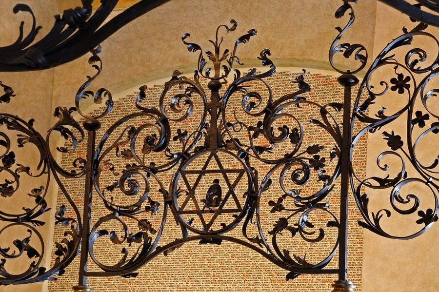 Prague Jewish Town/Skip-the-Line Official Entry Ticket - Spanish Synagogue: finish with Moorish design