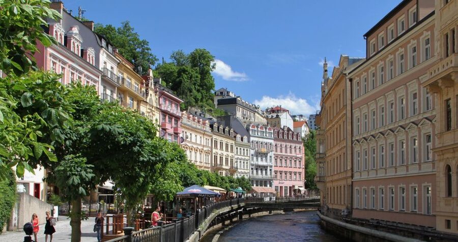 Prague: Karlovy Vary Day Trip with Watchtower and Funicular - Four hours to make Karlovy Vary your own