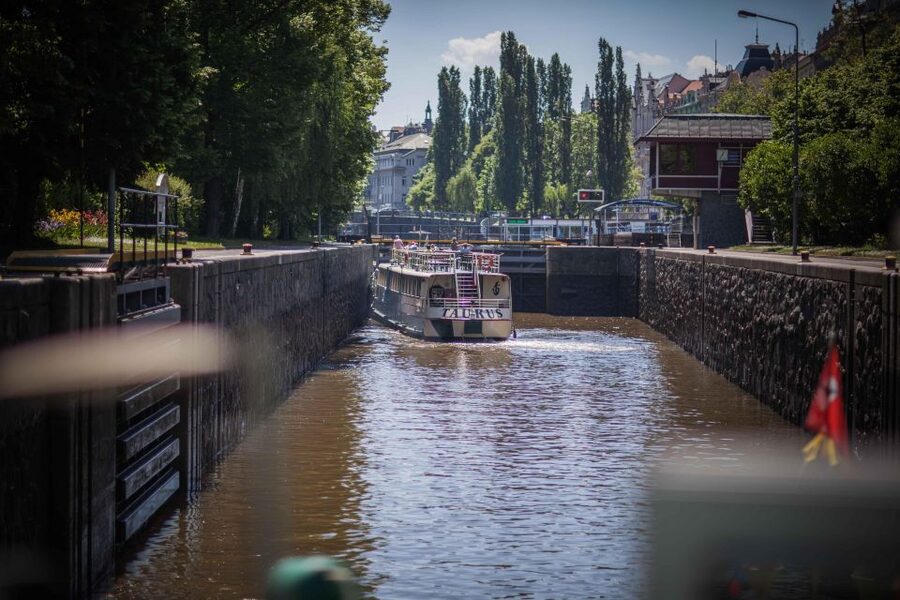 Prague: Lunch Cruise on Vltava River with open Buffet - Old Town and Prague’s central riverfront