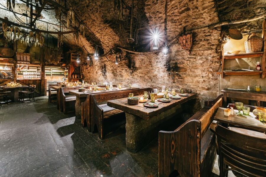 Prague: Medieval Dinner with Unlimited Drinks - Unlimited drinks and how service works