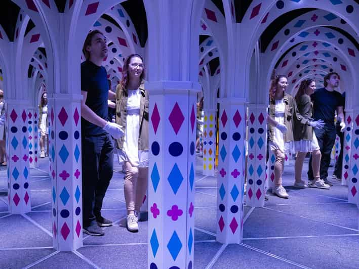 Prague: Mirror Maze Entry Family Ticket - Why the unlimited time matters