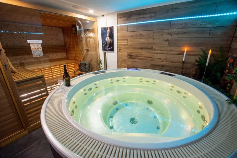 Prague: Modern Private Spa with Jacuzzi and Sauna - Key points to know before booking