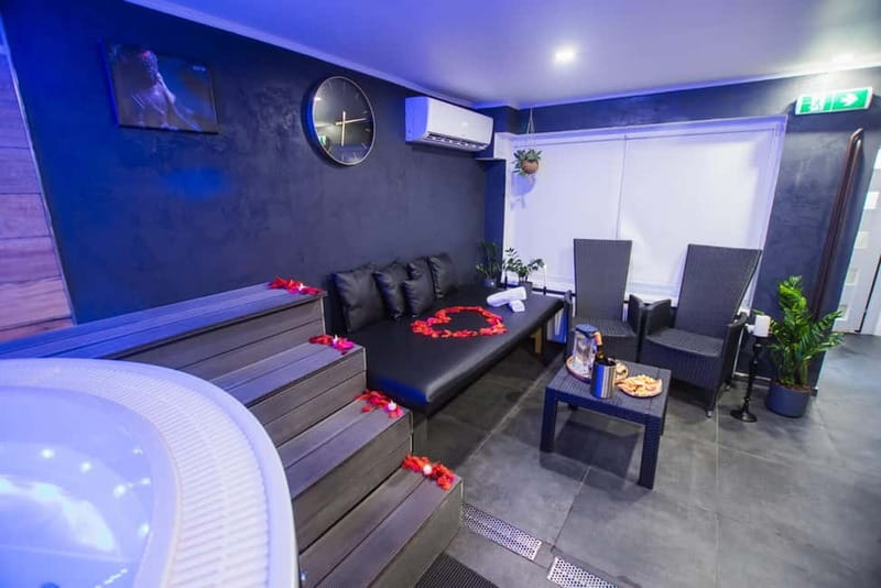 Prague: Modern Private Spa with Jacuzzi and Sauna - A private spa break in Prague 6