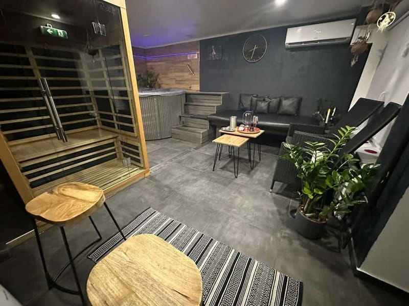 Prague: Modern Private Spa with Jacuzzi and Sauna - What happens when you arrive
