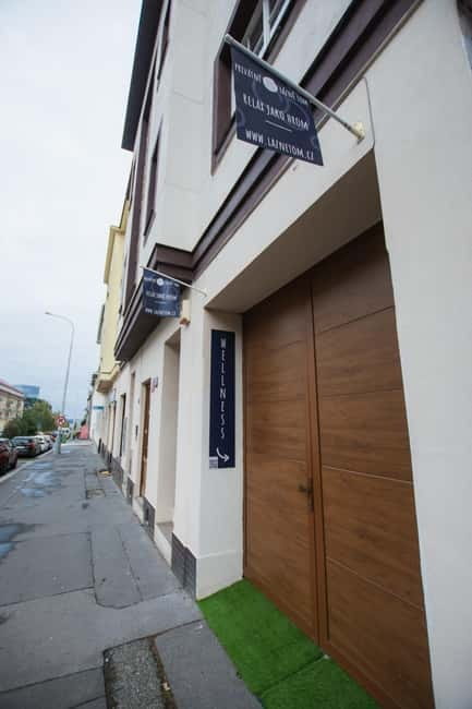 Prague: Modern Private Spa with Jacuzzi and Sauna - The jacuzzi, saunas, and relax zone