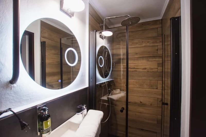 Prague: Modern Private Spa with Jacuzzi and Sauna - What is included, and what costs extra