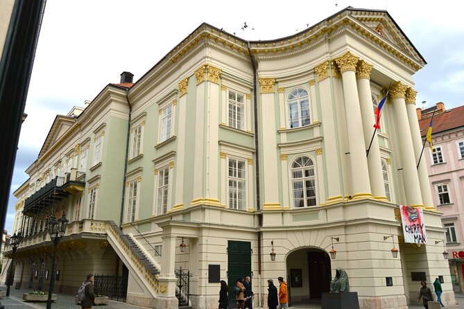 Prague: National Museum Ticket & Online Audioguide City Tour - The meeting point and the practical details