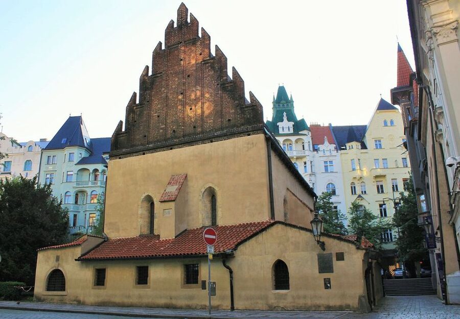 Prague: Old, New, and Jewish Towns Guided Walking Tour - Jewish Town: history that needs careful context