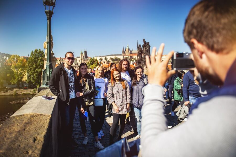 Prague: Old Town and Jewish Quarter 2-Hour Walking Tour - Powder Tower and Municipal House
