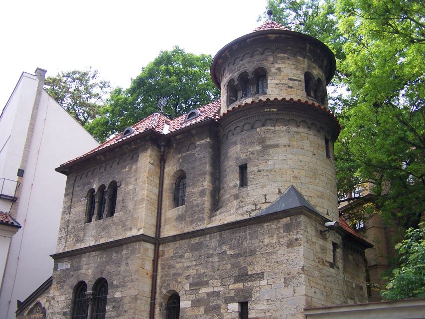 Prague: Old Town, Jewish Quarter & Astro Clock Walking Tour - Walking into Prague’s Old Town
