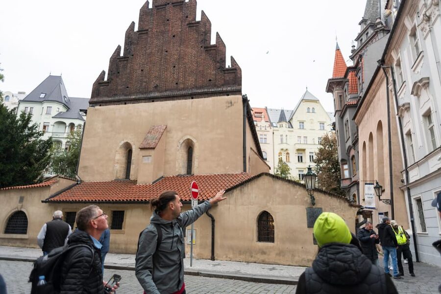 Prague: Old Town, Jewish Quarter & Astro Clock Walking Tour - Finishing at Charles Bridge