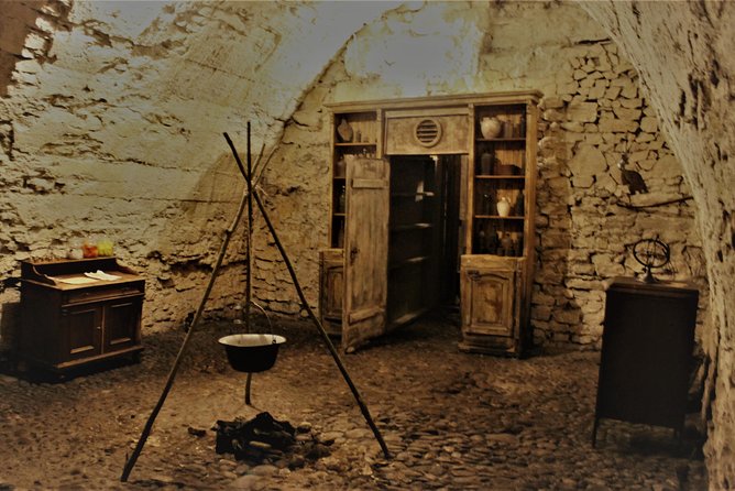 Prague Old Town, Medieval Underground and Dungeon Historical Tour - A guide-led experience, not a self-guided attraction