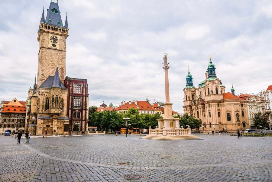 Prague: Old Town Square and Astronomical Clock Audio Guide - Starting at the Astronomical Clock