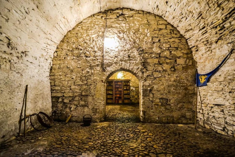 Prague: Oldtown, Medieval Underground & Dungeon History Tour - Romanesque and Gothic cellars from the 12th to 14th centuries