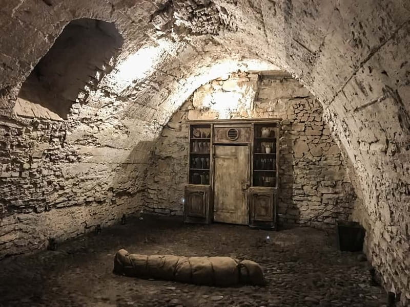 Prague: Oldtown, Medieval Underground & Dungeon History Tour - The alchemy room and Prague’s Golem legend