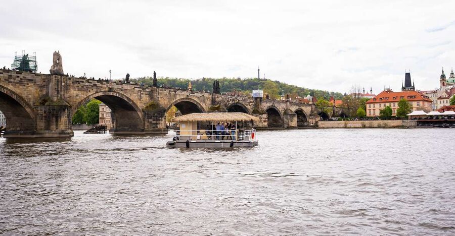 Prague: Party Tiki Boat Sightseeing Cruise with Drinks - Starting at the National Theater