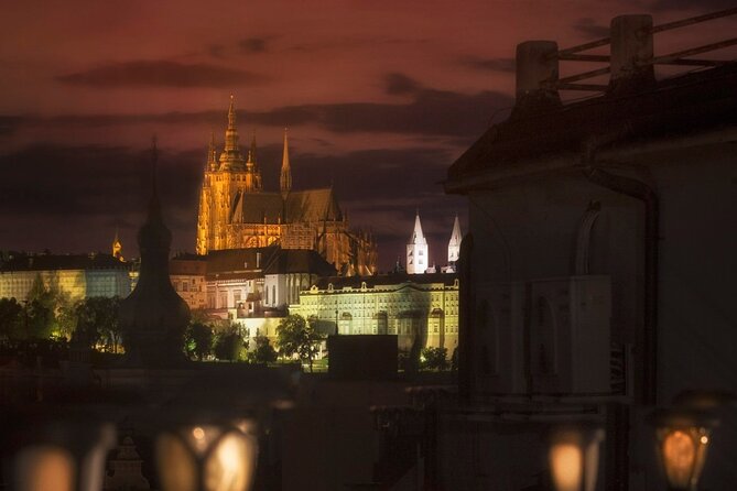 Prague Photoshoot for Couples, Betrothed, Family & Friends - Charles Bridge: the classic Prague backdrop