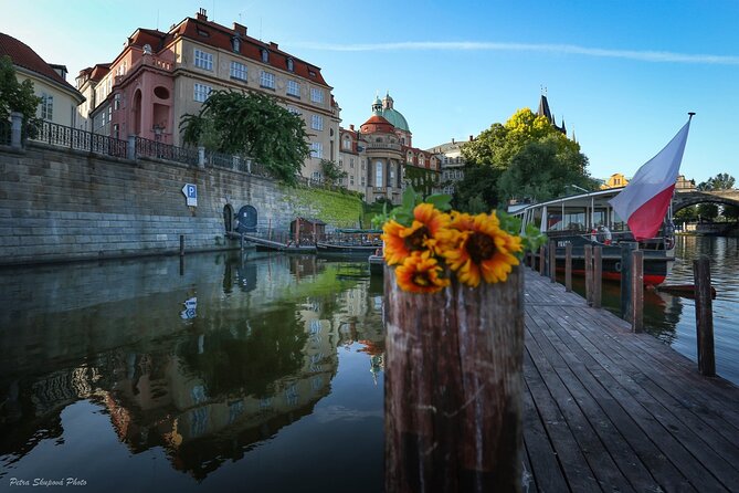 Prague Photoshoot for Couples, Betrothed, Family & Friends - Is $542.92 per person good value?