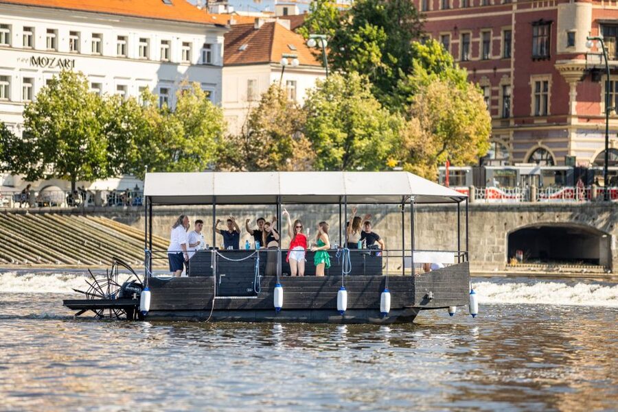Prague: Private Cycle Boat River Tour with Beer or Prosecco - Beer or prosecco: what is actually included