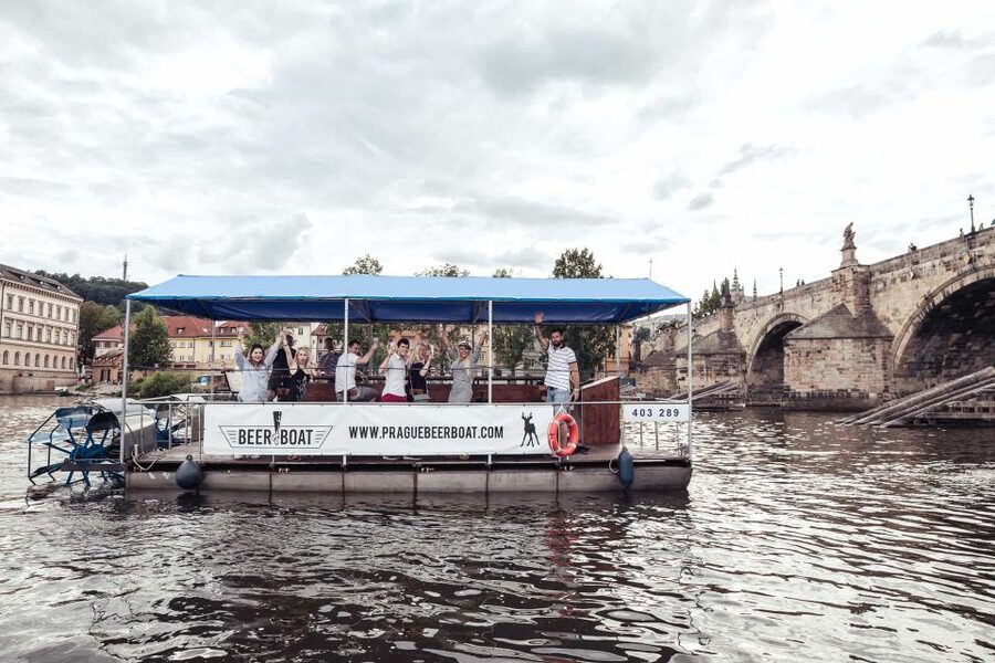 Prague: Private Cycle Boat River Tour with Beer or Prosecco - How the 90-minute ride works