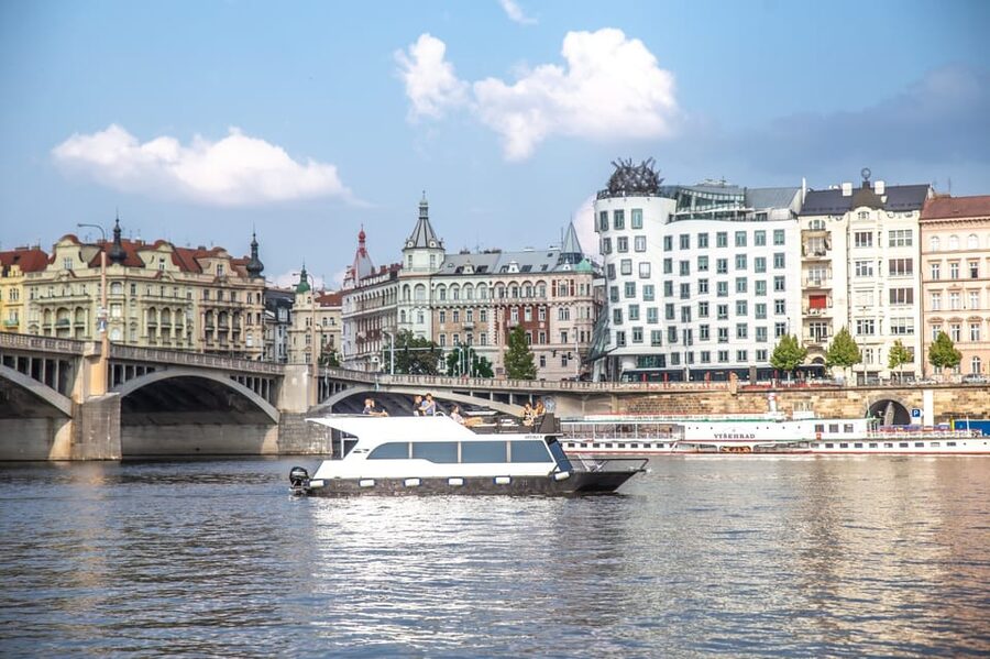 Prague: Private River Cruise with Unlimited Beer or Prosecco - Key points at a glance