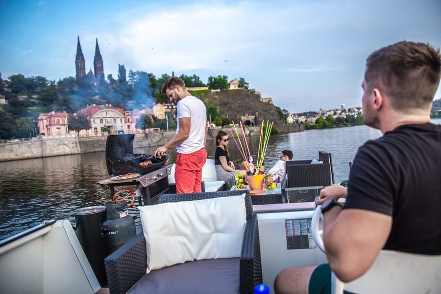 Prague: Private River Cruise with Unlimited Beer or Prosecco - Unlimited beer or Prosecco, but choose one