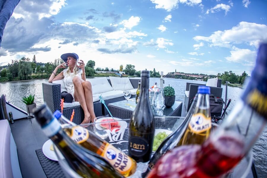 Prague: Private River Cruise with Unlimited Beer or Prosecco - What the three hours feel like