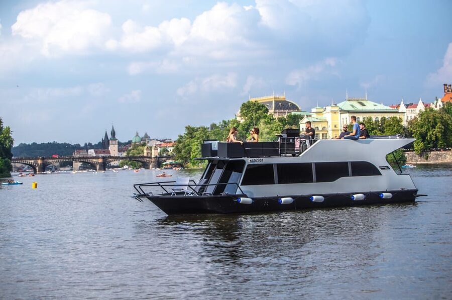 Prague: Private River Cruise with Unlimited Beer or Prosecco - Who should book this private Vltava cruise?