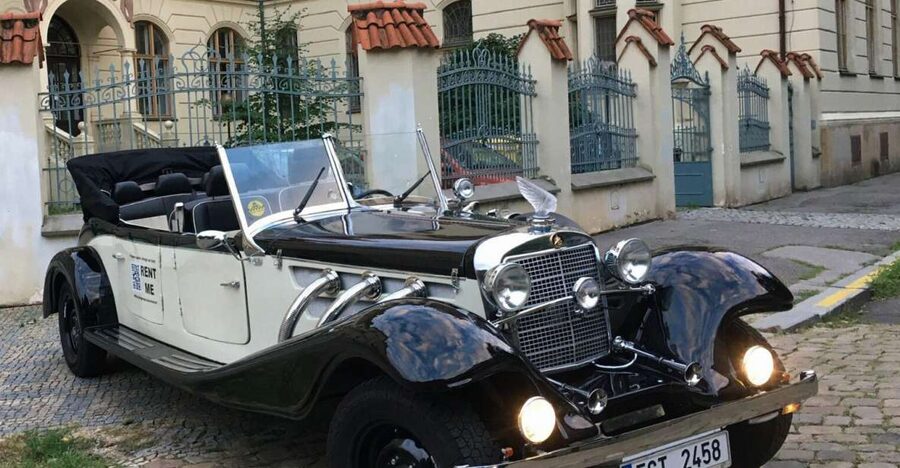 Prague: Private Tour by Vintage Car - Prague Castle, Schwarzenberg Palace, and Loreta