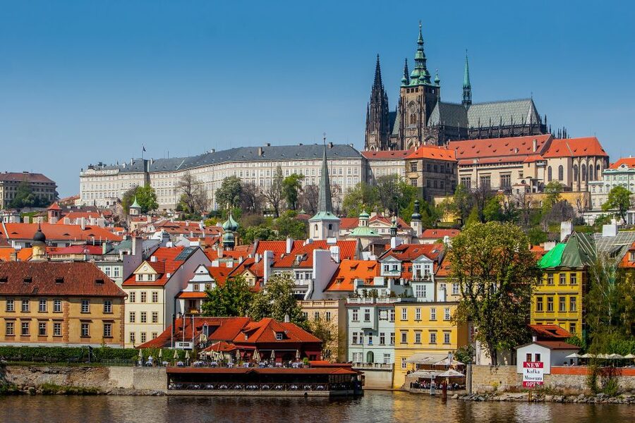 Prague: Private Tour of the Prague Castle Grounds - St. Vitus Cathedral, Prague’s great church