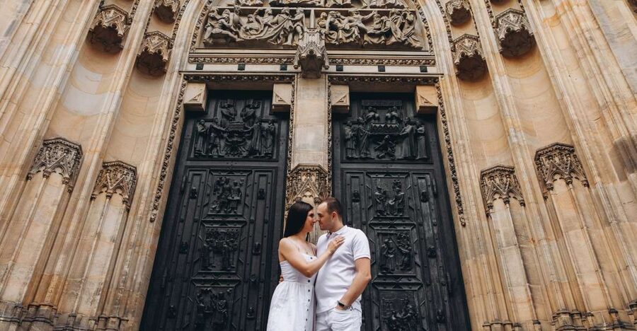 Prague: Professional Photoshoot at Prague Castle - Meeting outside Prague Medieval Tavern