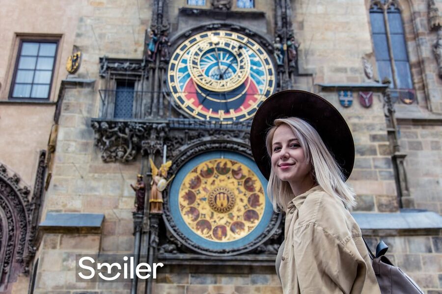 Prague: Professional Photoshoot in the Old Town - Meeting at the Hard Rock Cafe